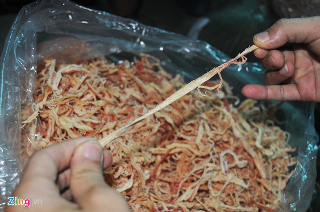 Mực cao su trong bánh tráng trộn