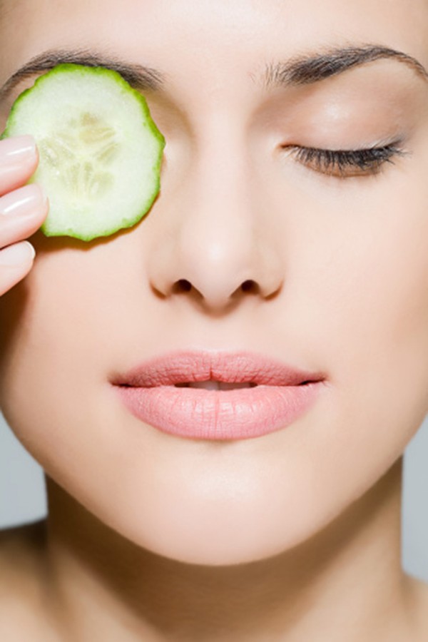 5 mẹo hay làm tan quầng thâm ở mắt