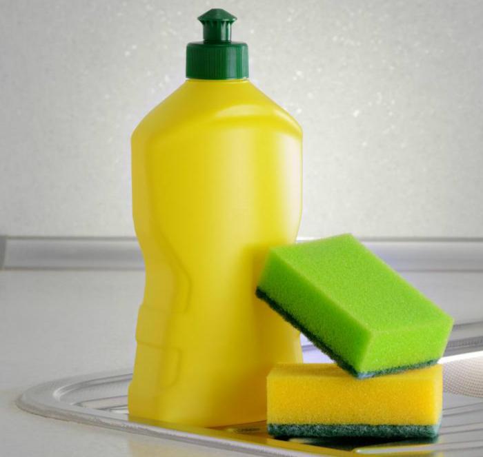 Sự độc hại của nước rửa chén không rõ nguồn gốc