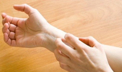 Hết dị ứng mẩn ngứa chỉ với 1 ly nước này