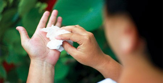 dinhduonghoc.com - mẹo chữa trị chứng mồ hôi tay chân