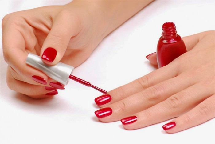 dinhduonghoc.com - hiểm họa từ việc sơn móng tay thường xuyên