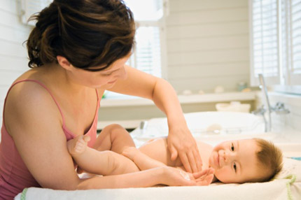 dinhduonghoc.com - Phải làm gì khi trẻ bị nổi mẩn đỏ khắp người nhưng không sốt? Cách chữa hiệu quả  nhất