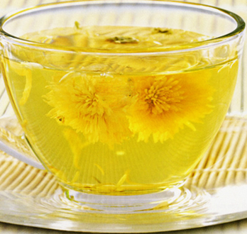 dinhduonghoc.com - Ngồi máy tính nhiều nên uống: Trà hoa cúc có lợi cho mắt, hỗ trợ giảm cân, phòng ngừa viêm họng