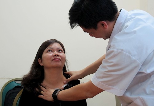 dinhduonghoc.com - Điều trị bệnh u tuyến giáp đơn giản không phải mổ