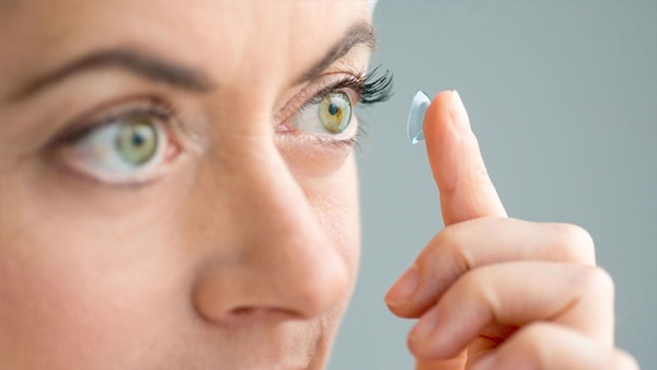 dinhduonghoc.com - những điều cần lưu ý khi đeo kính áp tròng