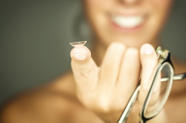 dinhduonghoc.com - những điều cần lưu ý khi đeo kính áp tròng